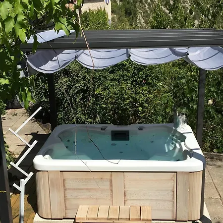 Le Chanelou 3* La Piarre